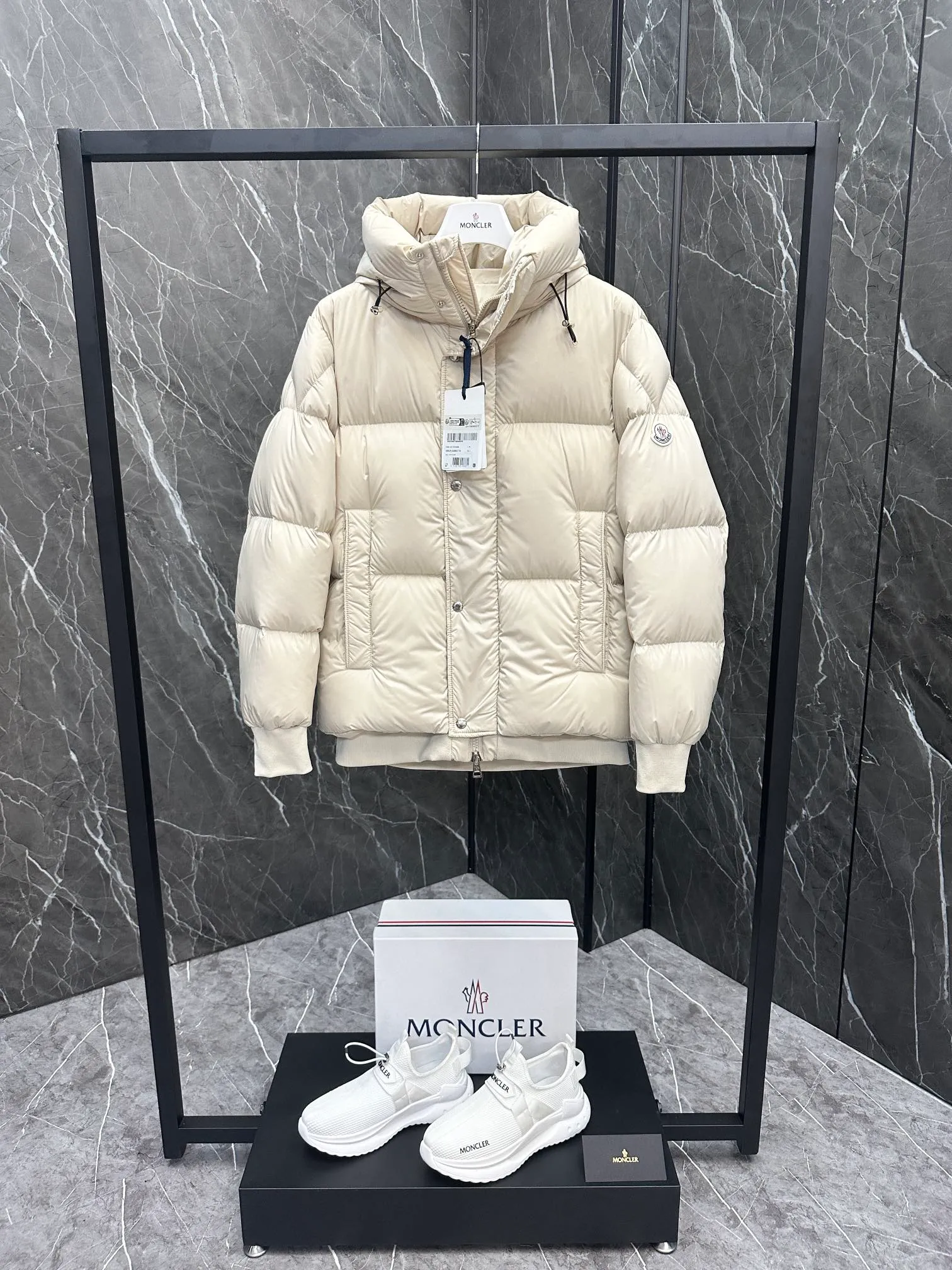 ⬆️Moncler Risler .90 . Lightweight . Risler ， 。 Risler ， 。 ， 。 • • • • • • • Size: 1-5. D 6773098630
